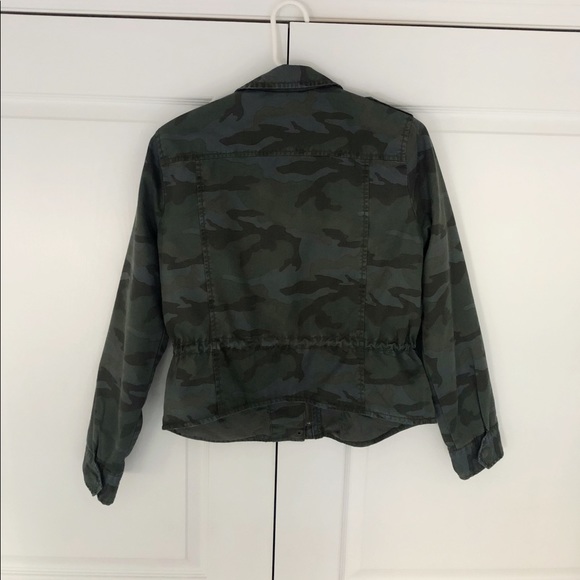 American Eagle Outfitters Cropped Camo Jacket - Picture 2 of 3